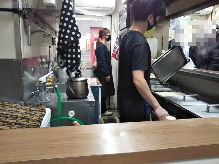 カウンター内の厨房