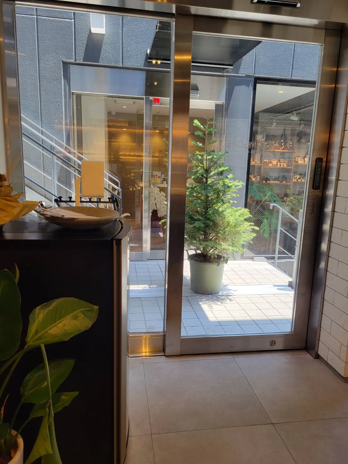 店の内観