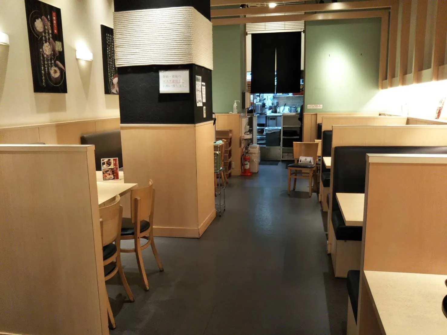 店舗「とろ麦」内観