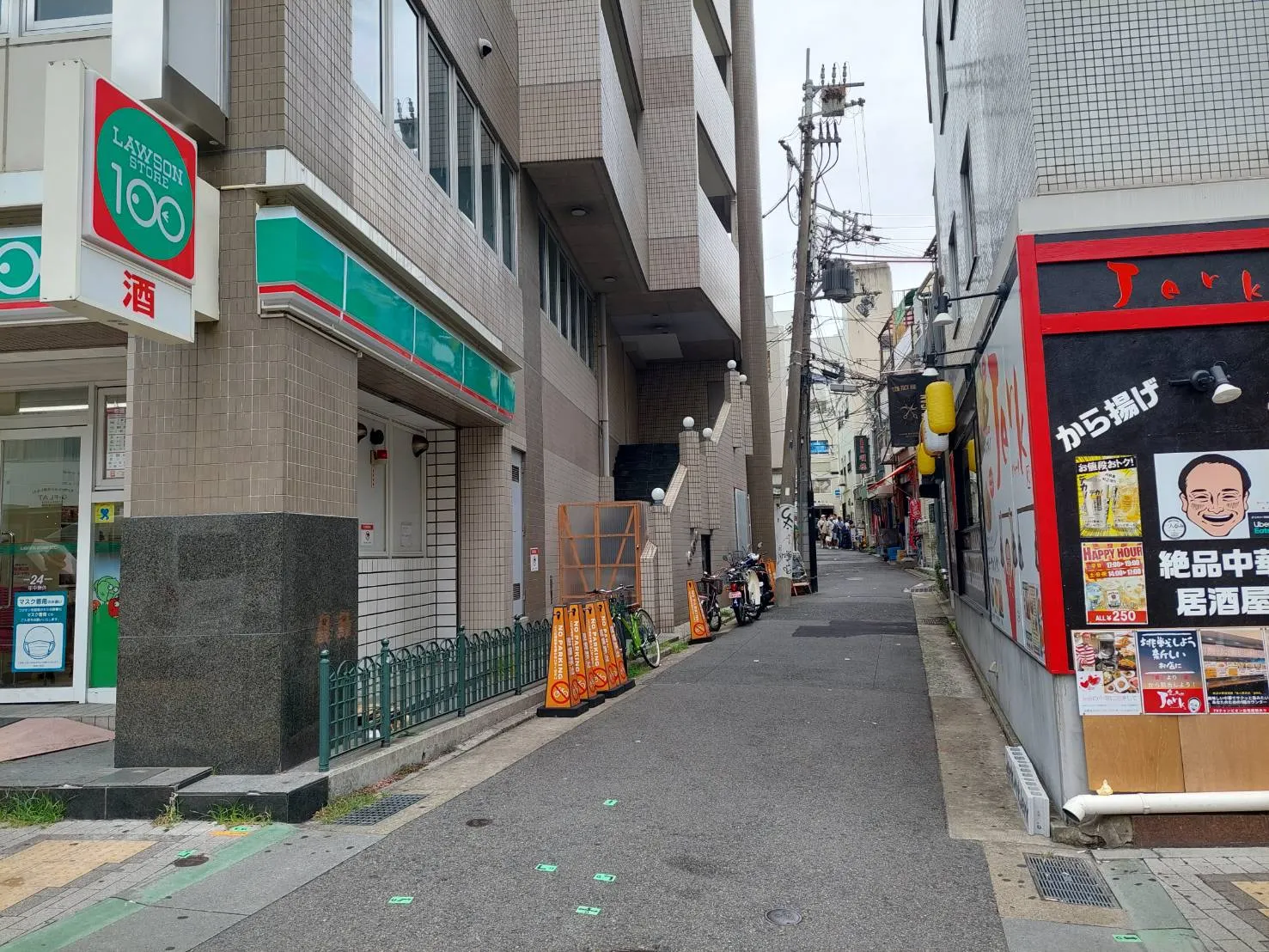 鯉川筋から路地へ