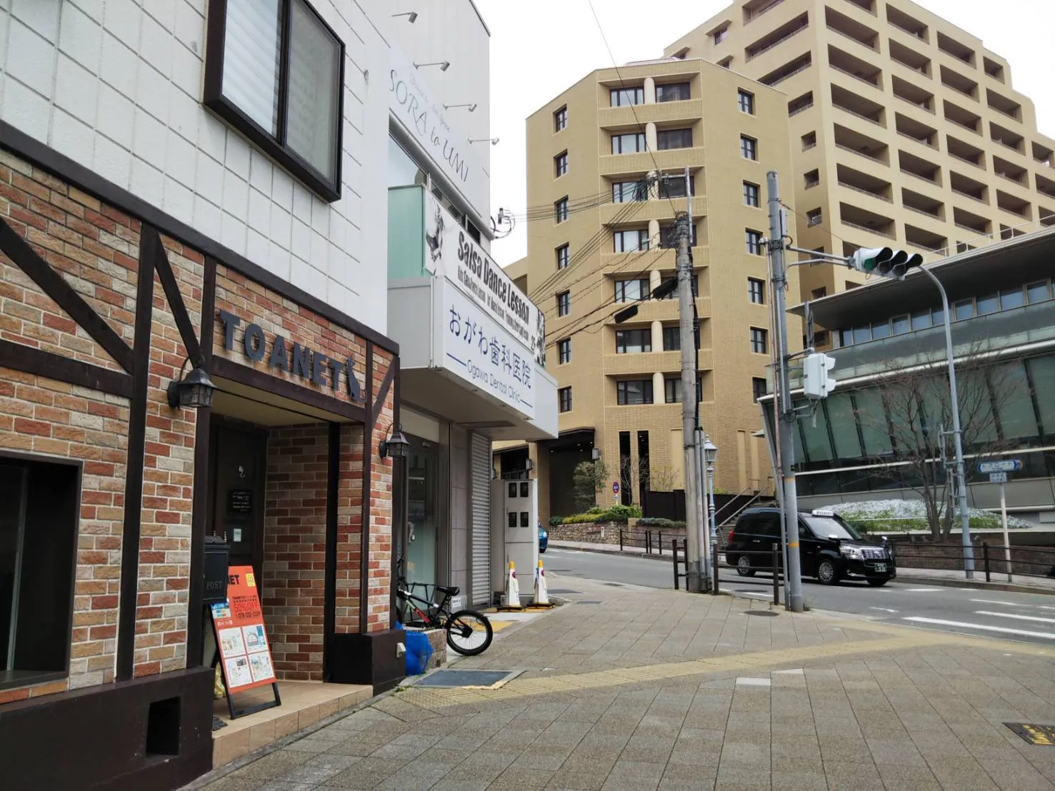 トアネットの会社前
