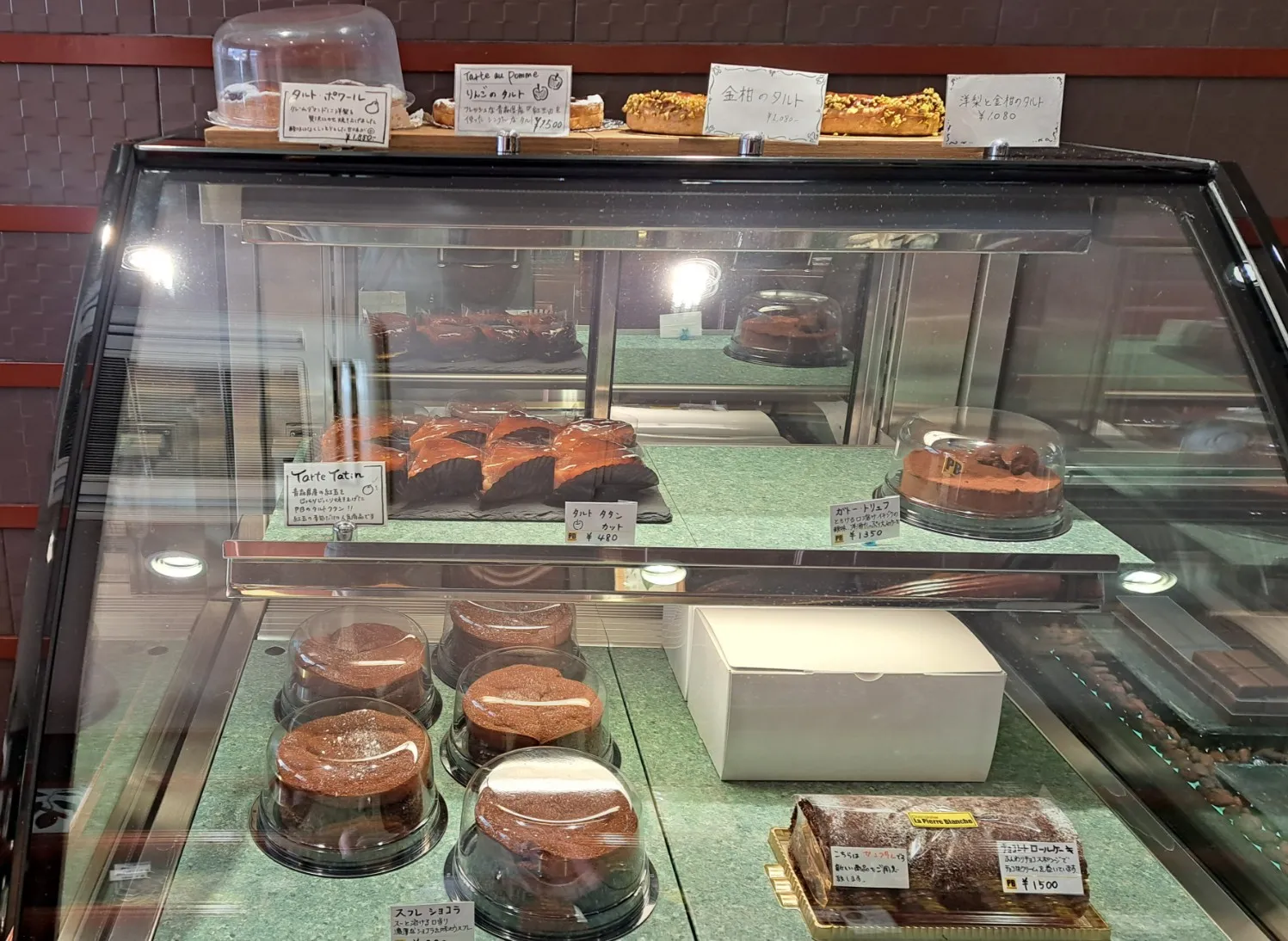 ケーキのショーケース