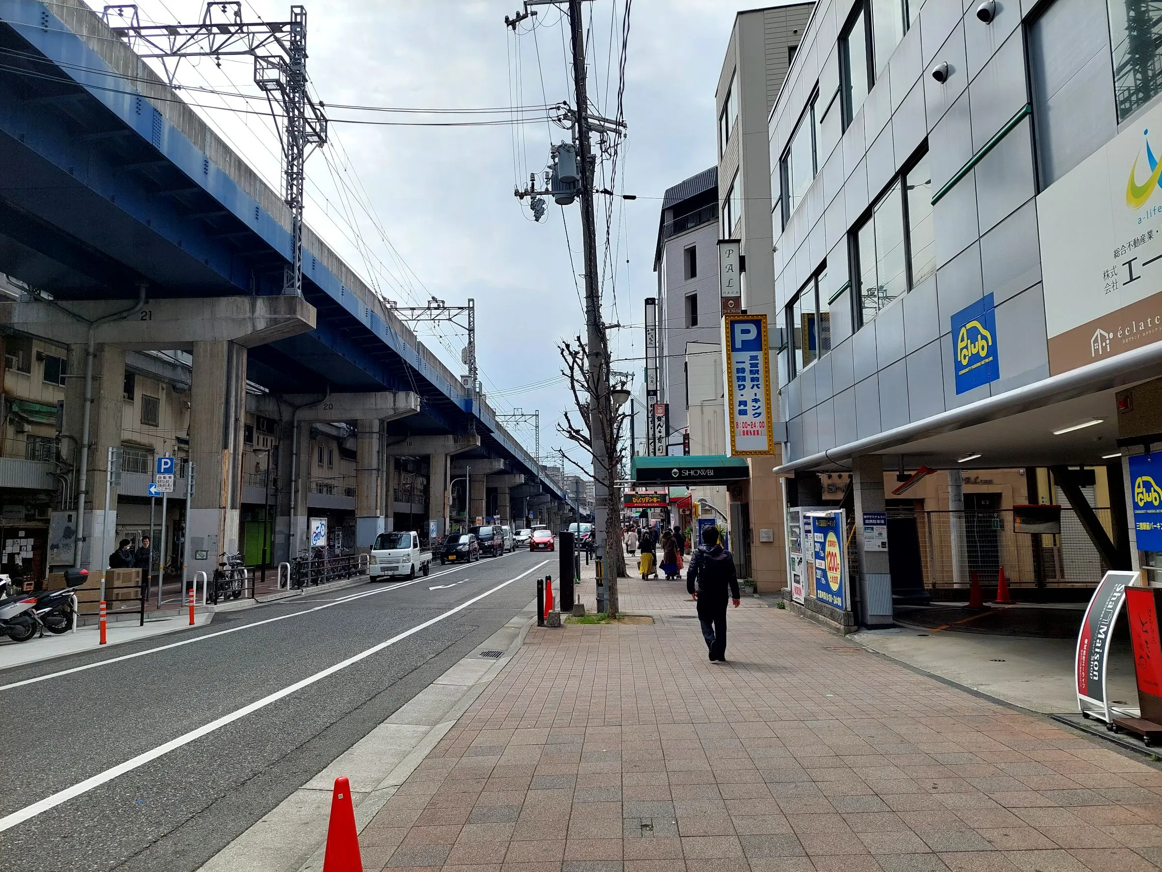 阪急神戸三宮駅北西側