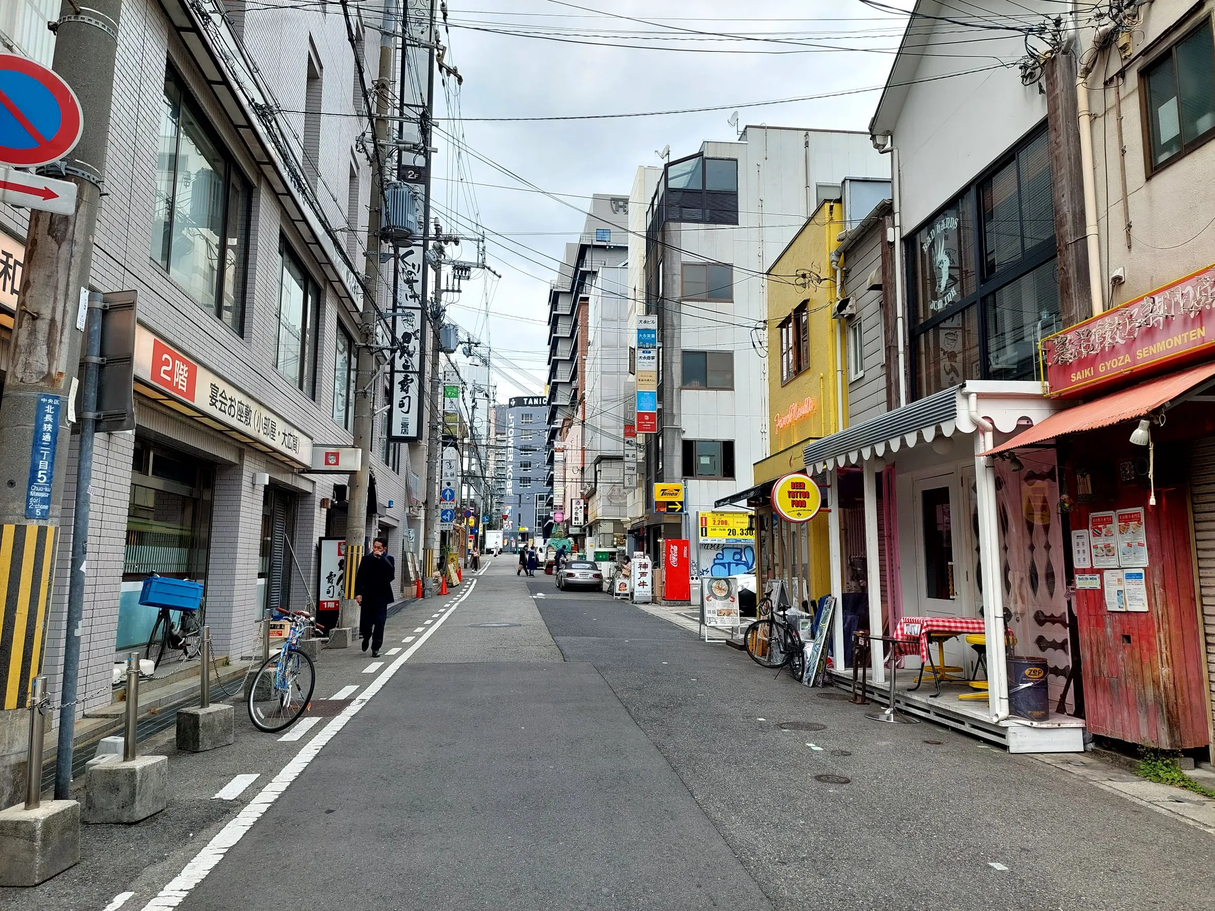 阪急神戸三宮駅北西側