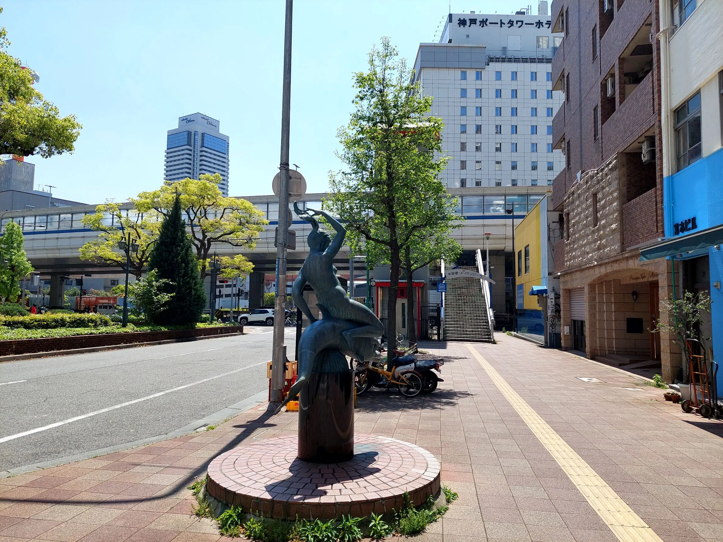 地下鉄みなと元町駅2出口から南側