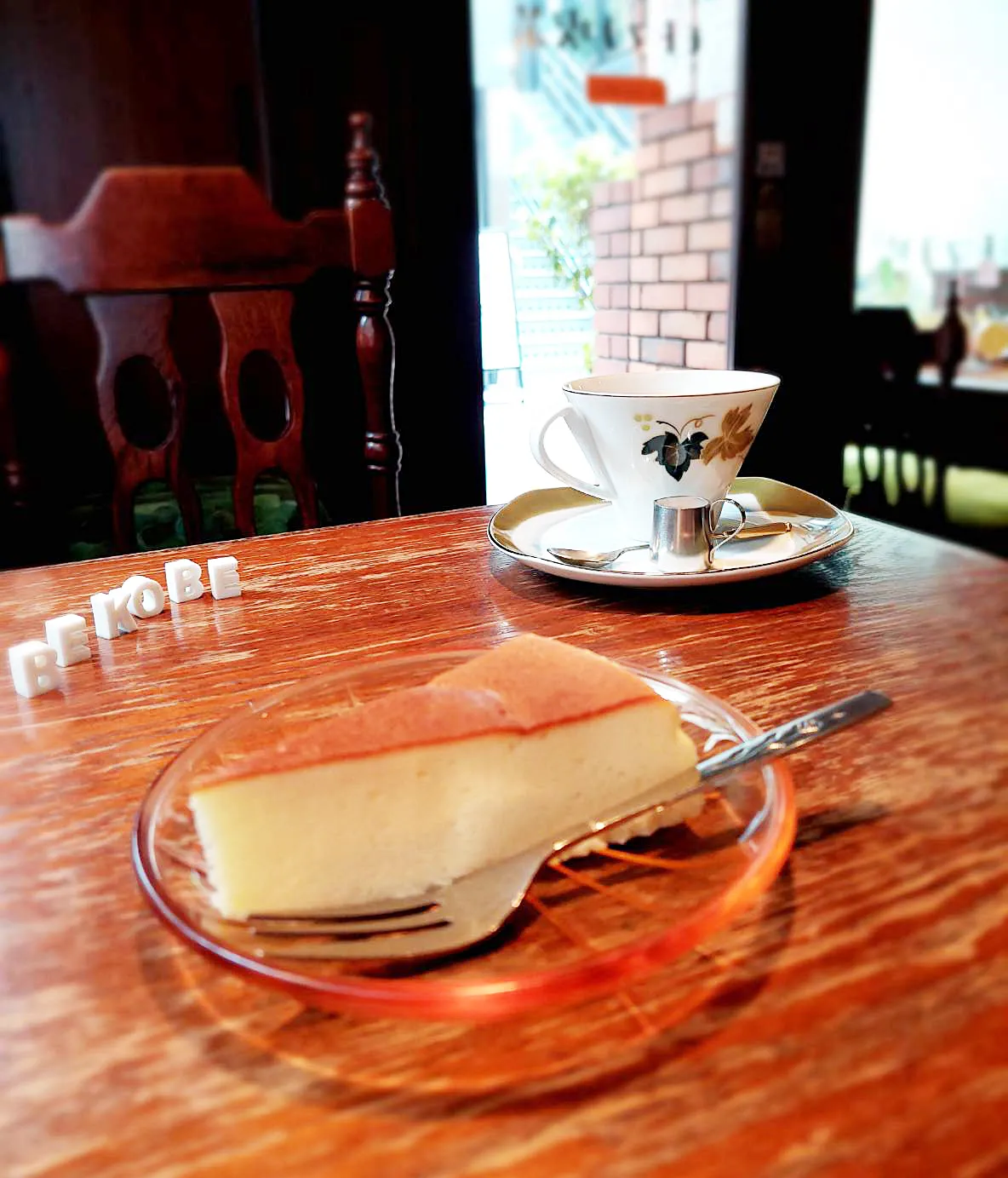 自家製チーズケーキとコーヒー