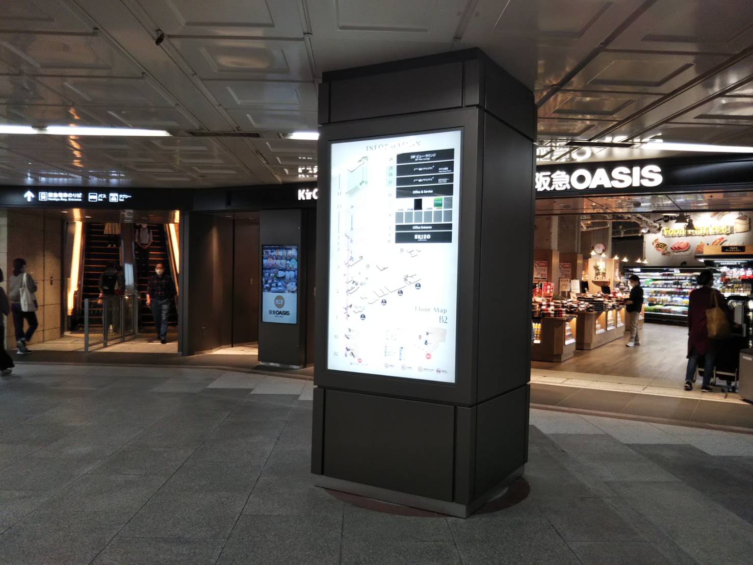 阪急神戸三宮駅構内の様子