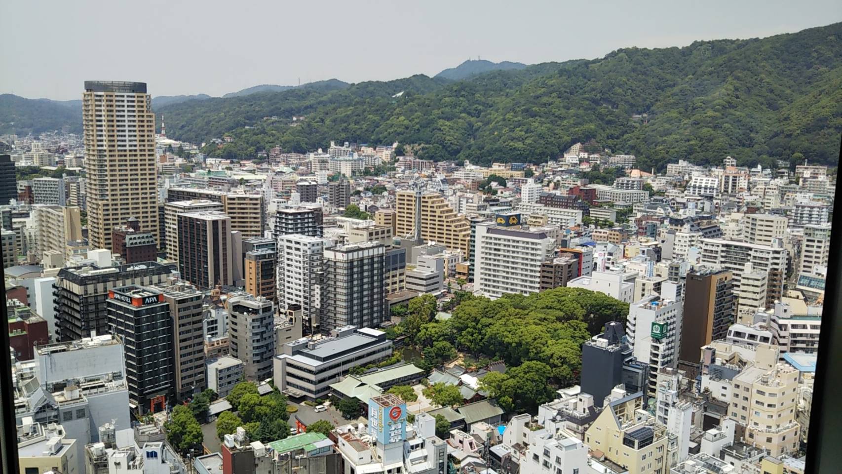 神戸の北西山側風景 生田神社を望む
