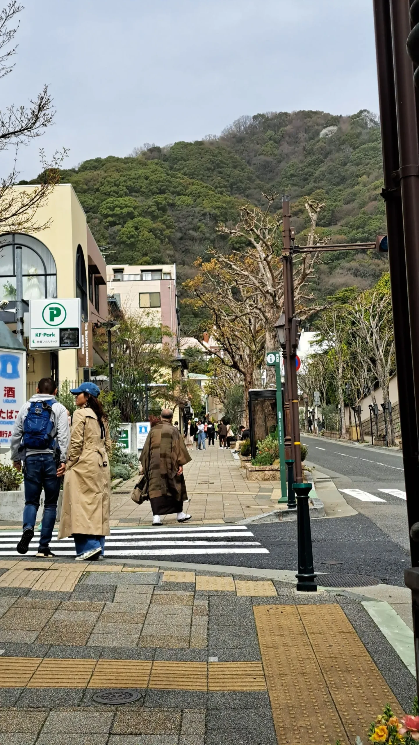 北野坂ローソン前
