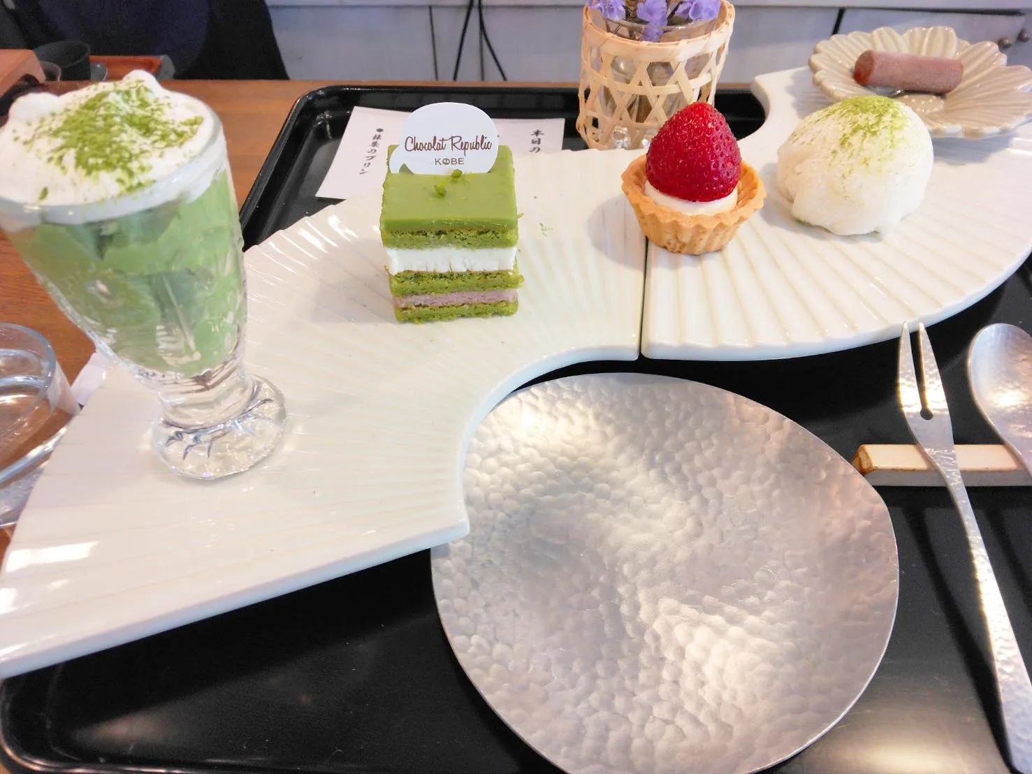 抹茶のオペラと季節のタルト