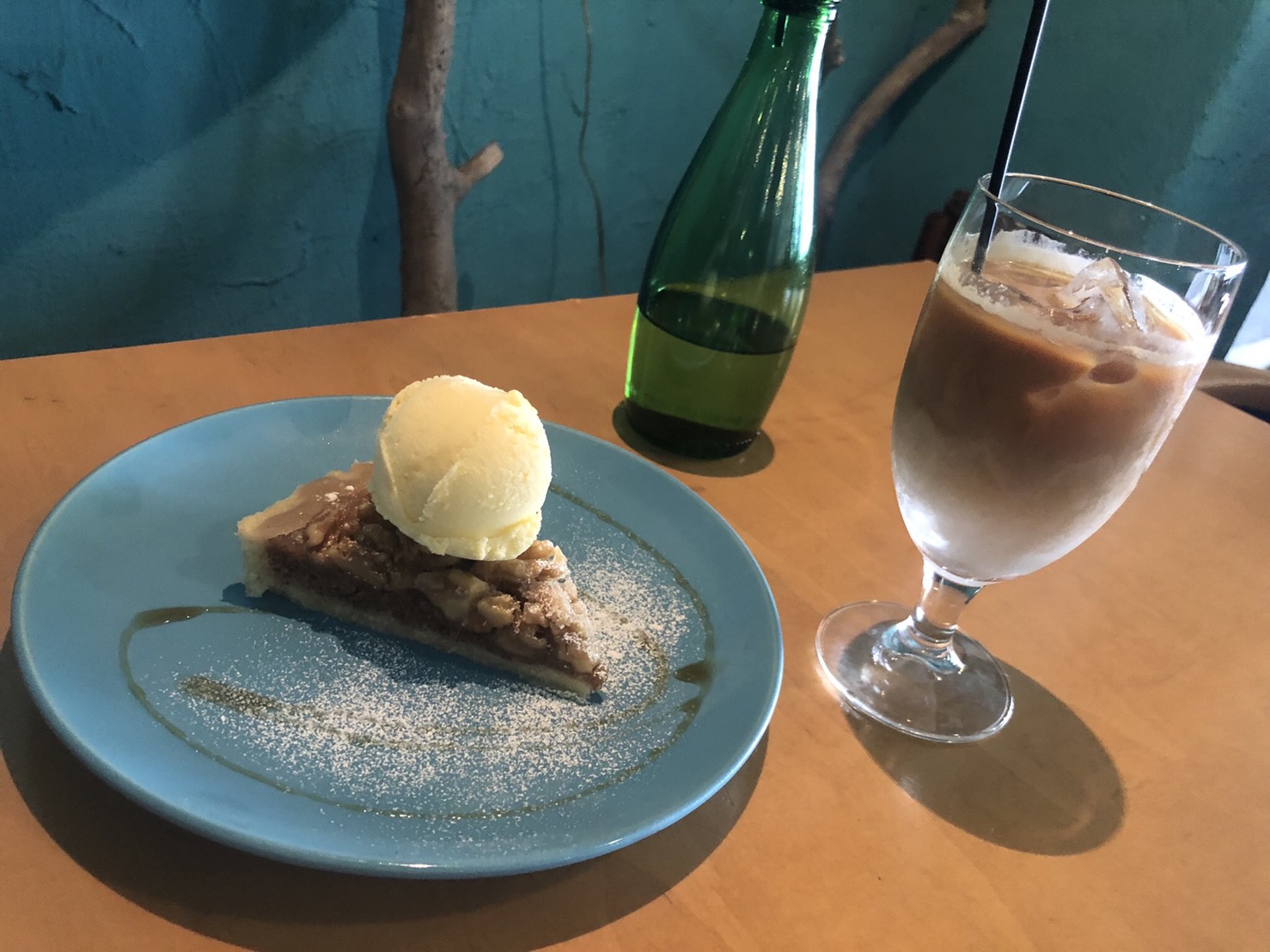 ターコイズ色のカフェ『YIDAKI CAFE(イダキカフェ)』