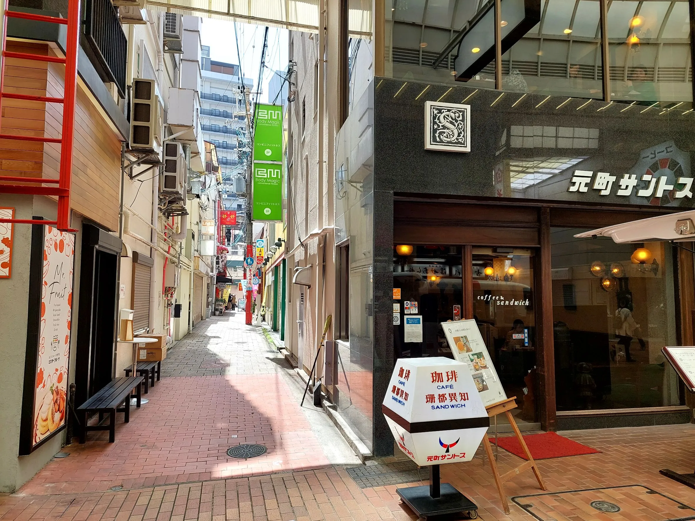 元町商店街から中華街への通り