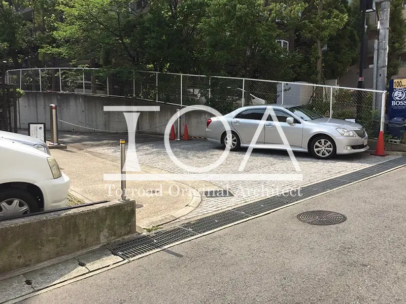 神戸山本通パークホームズ 駐車場前