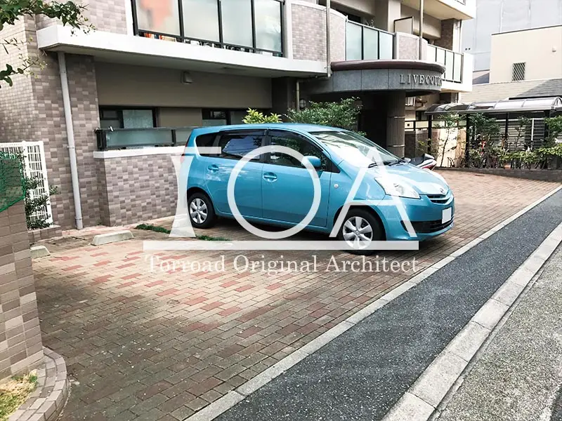 リブコート中山手通 屋外駐車場