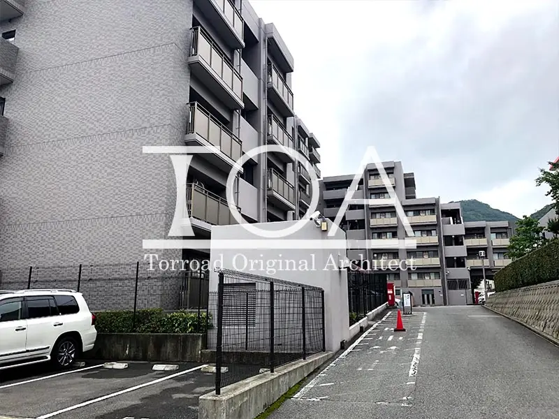 パークハイム神戸熊内町 駐車場入口