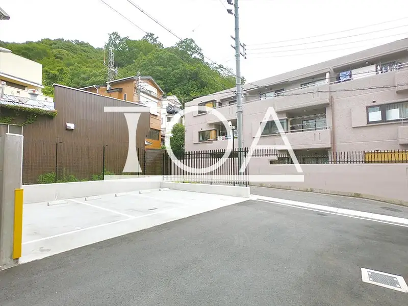 ワコーレ神戸山本通ベルヴェツィオ 平面駐車場