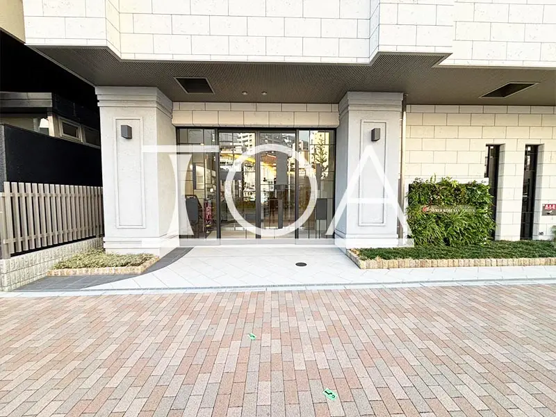 ラシュレ神戸三宮 エントランス前