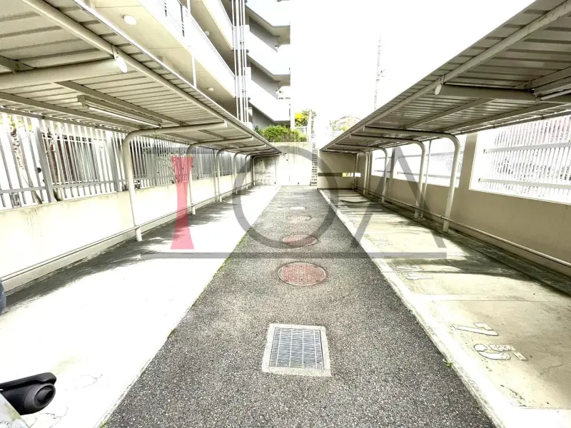 ネバーランド朝霧 駐輪場
