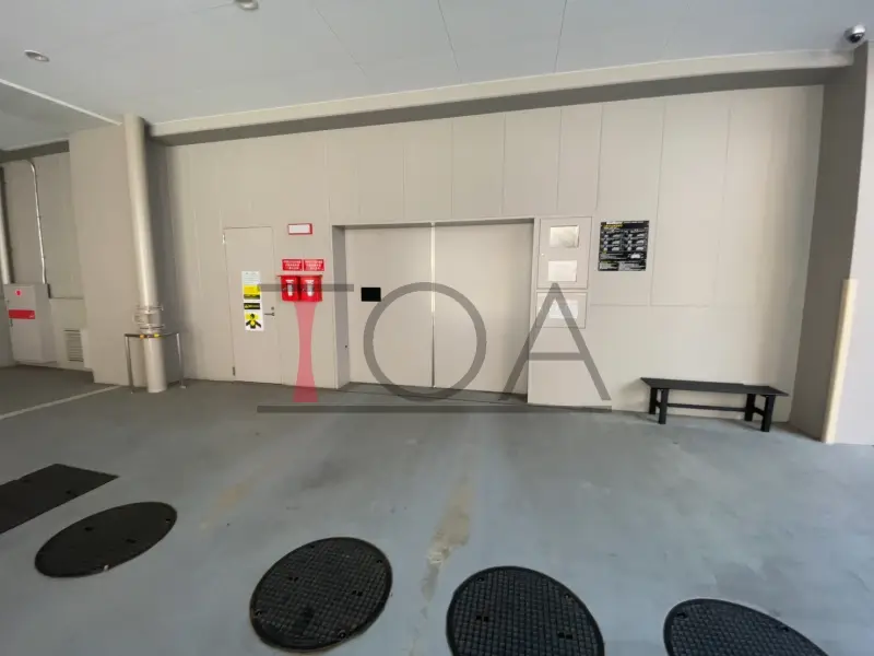 クレヴィアタワー大阪本町 駐車場前