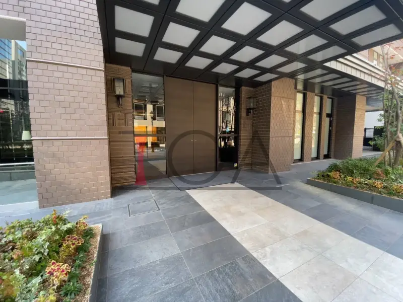 クレヴィアタワー大阪本町 エントランス前
