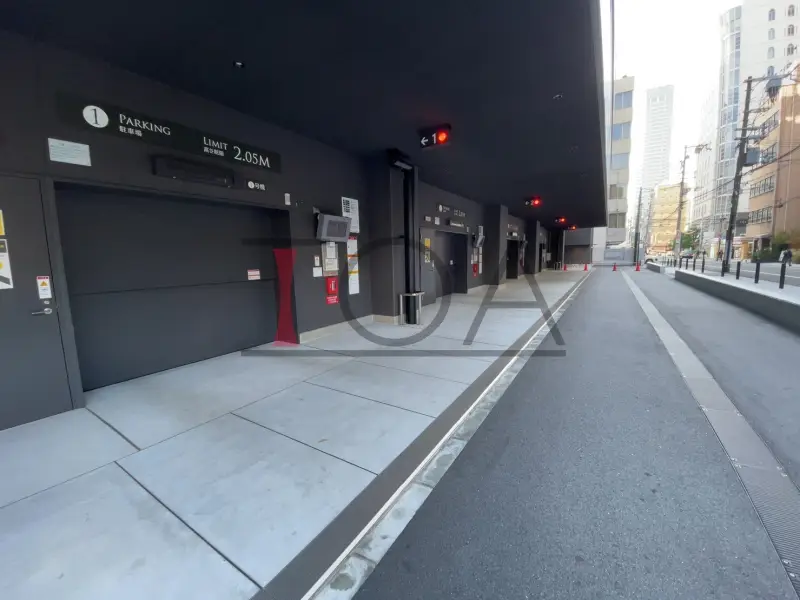 MJR堺筋本町タワー 駐車場前