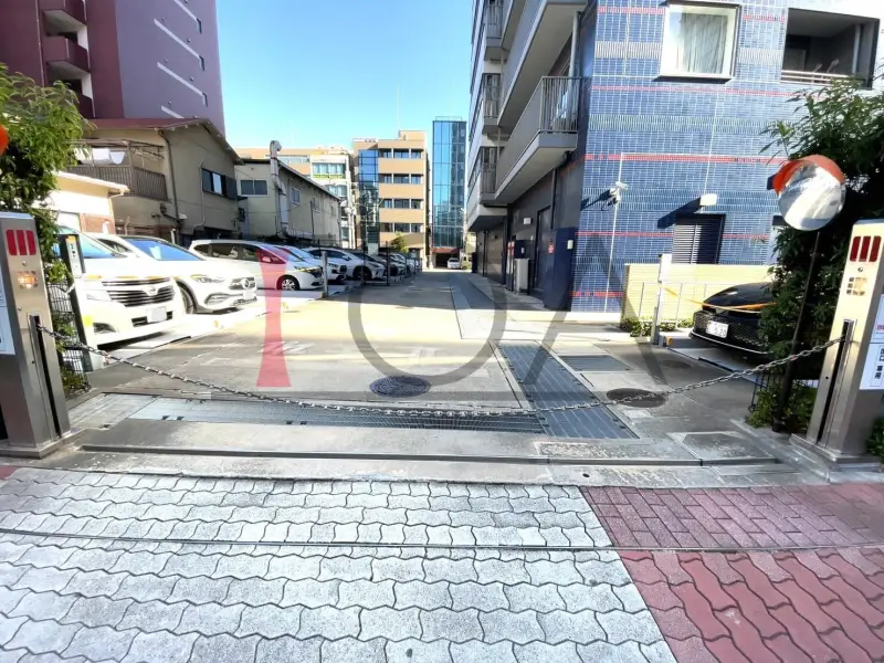 ロジュマンタワーOSAKA 駐車場入口