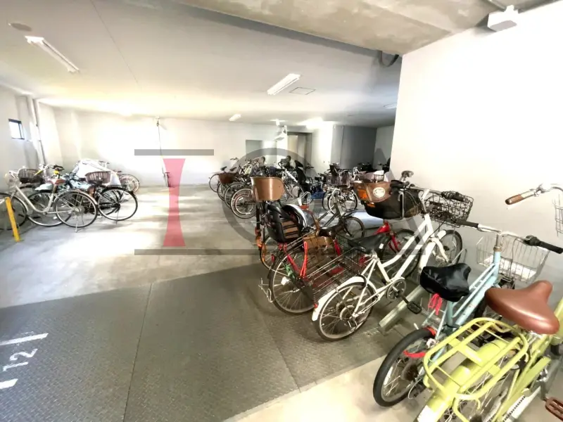 ロジュマンタワーOSAKA 駐輪場