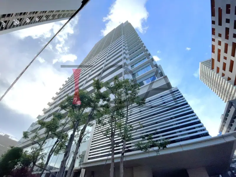 パークタワー梅田 南西からの建物外観