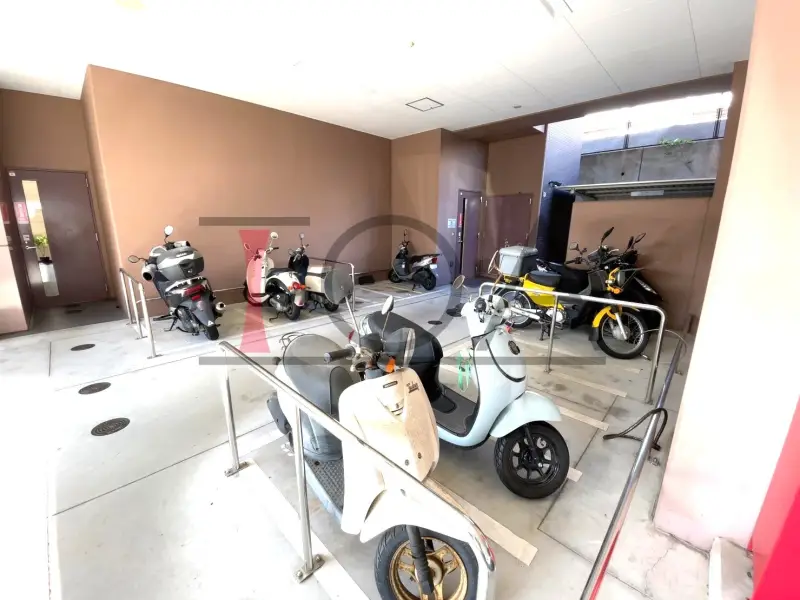 リベール灘アビリア バイク置き場