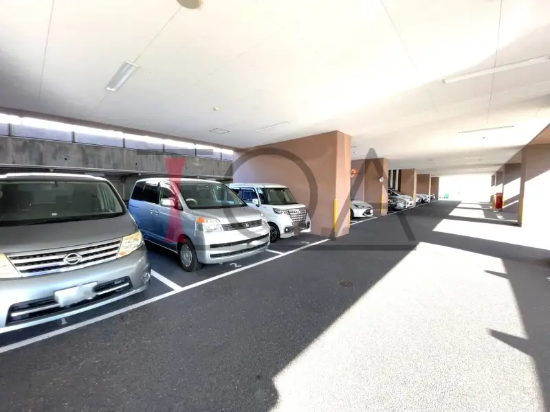 リベール灘アビリア 駐車場