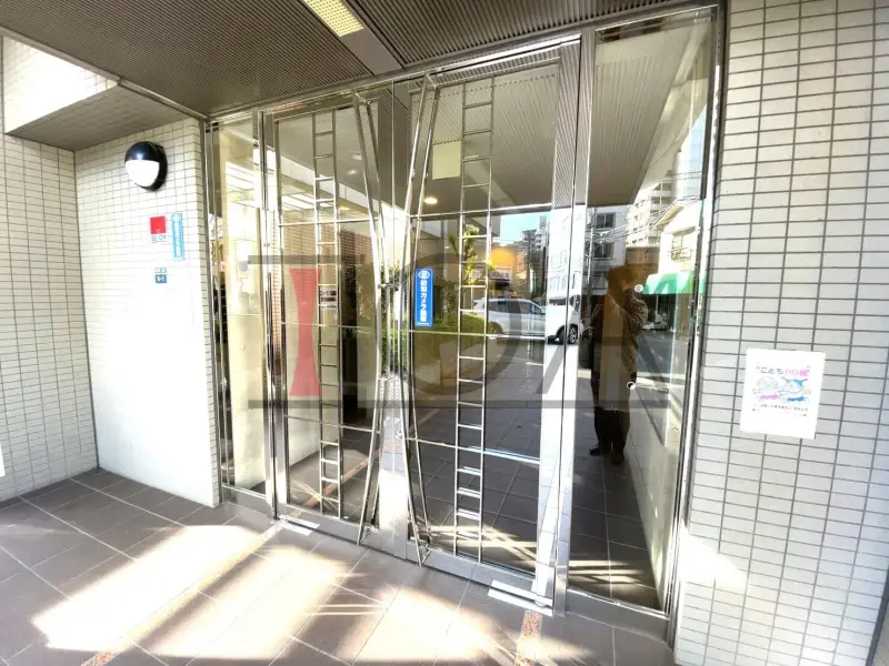 シャリエ六甲道 エントランス前