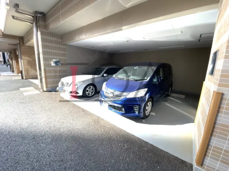 プレミスト六甲道 駐車場