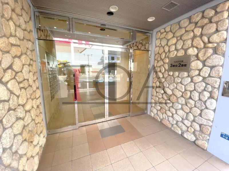 ウェルブ六甲道3番街2番館 エントランス前