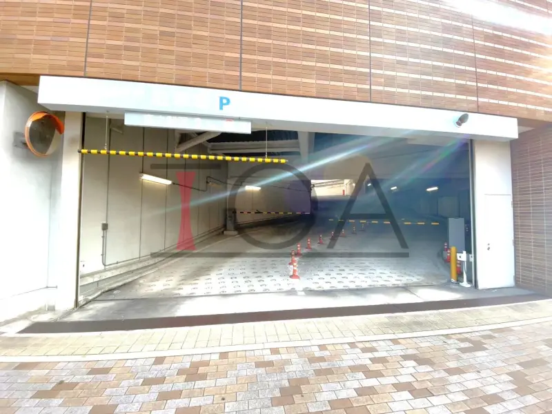 ウェルブ六甲道1番街 駐車場入り口