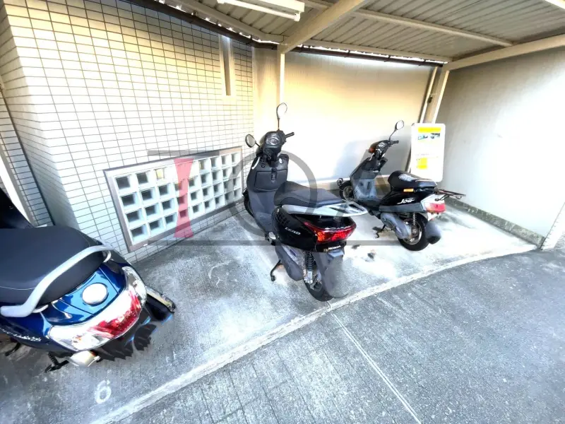 ブリッジコート六甲 バイク置き場